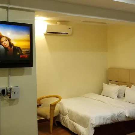 Stylish Studio Apartment With Pool And Gym